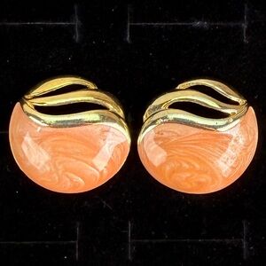 Beautiful goldtone with peach enamel swirl pierced earrings